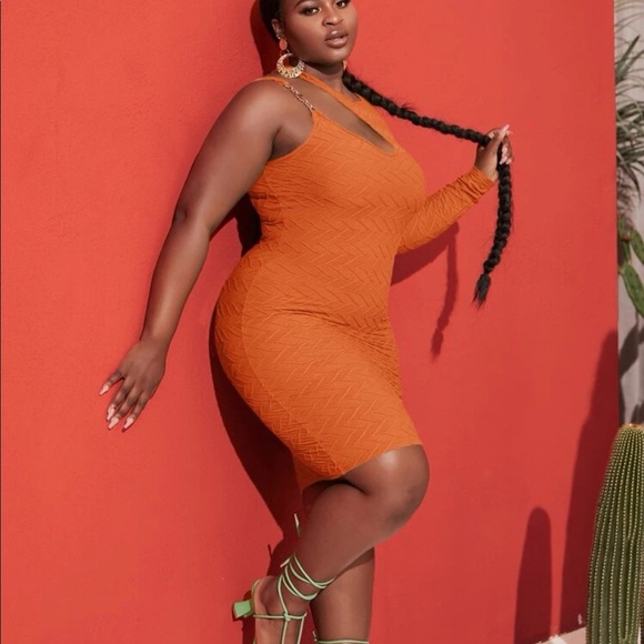 Dress - Picture 6 of 10